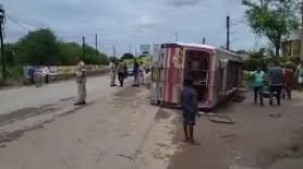 Accident : शिवरीनारायण से बिलासपुर जा रही 50 लोगों से भरी बस अनियंत्रित होकर पलटी,35 लोग हुए घायल