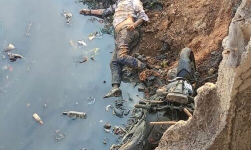 बाइक सहित नाले में मिला युवक का शव, हत्या या हादसा जाँच में जुटी पुलिस!