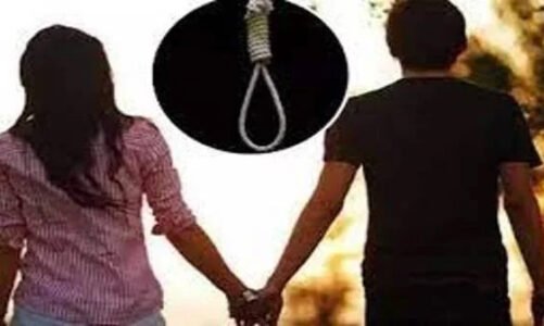 CG – प्रेमी जोड़े की फंदे पर लटकते मिली लाश…इलाके में फैली सनसनी,मौके पर पहुंची पुलिस…!!