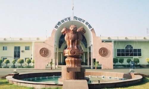 CG : विधानसभा में इंजीनियर भर्ती पर हंगामा, कांग्रेस विधायकों का वॉकआउट