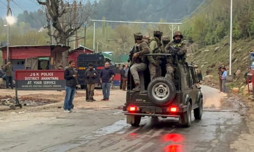 Pahalgam Attack Updates: पहलगाम आतंकी हमले में 26 लोगों की मौत, 17 जख्मी, पूरे इलाके में चलाया जा रहा सर्च ऑपरेशन