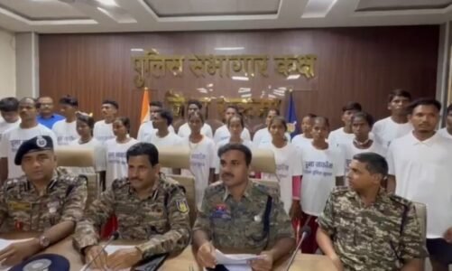 40 लाख के ईनामी नक्सलियों ने छोड़ा आतंक का रास्ता, दंपत्ति सहित 22 माओवादियों ने किया समर्पण