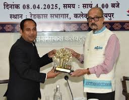 आम जनता से नियमित संवाद करें अधिकारी : डेका