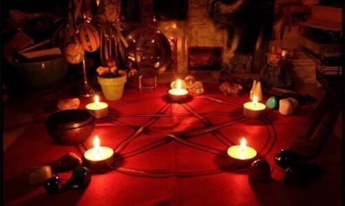 CG – श्मशान में तंत्र-मंत्र कर रहे थे 4 पुरुष और 8 महिलाएं, तभी पहुंच गई पुलिस, फिर जो हुआ…..