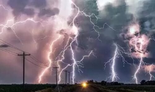 CG: आकाशीय बिजली की चपेट में आये पिता-पुत्र समेत एक मासूम की मौत, एक अन्य ग्रामीण बुरी तरह झुलसा