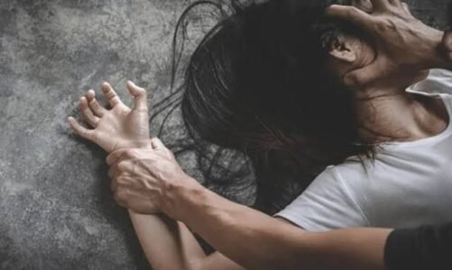 Crime : एक तरफ़ मौत दूसरी तरफ़ आबरू; हैवानियत की सारी हदें पार, चाकू की नोक पर मासूम से दुष्कर्म