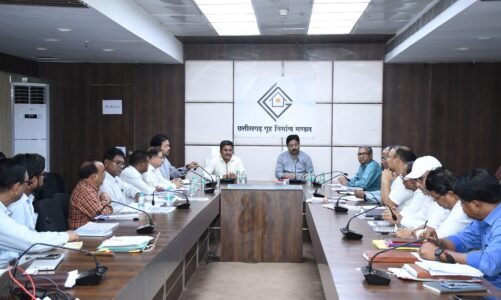छत्तीसगढ़ गृह निर्माण मंडल अध्यक्ष अनुराग सिंह देव ने ली दो दिवसीय समीक्षा बैठक, निर्माण कार्यों में गुणवत्ता और समयबद्धता सुनिश्चित करने के दिए निर्देश