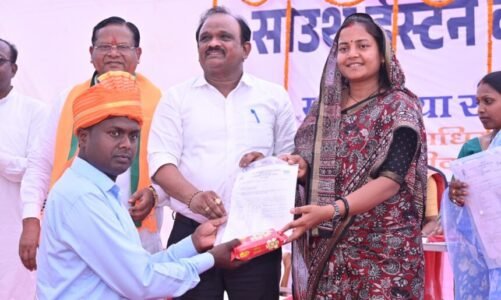 भू-अधिग्रहण से प्रभावित 86 युवाओं को मिला रोजगार, मंत्री राजवाड़े ने वितरित किया नियुक्ति पत्र