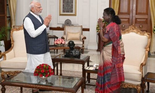 प्रधानमंत्री नरेंद्र मोदी ने राष्ट्रपति द्रौपदी मुर्मू से की मुलाकात, महत्वपूर्ण मुद्दों पर दी जानकारी
