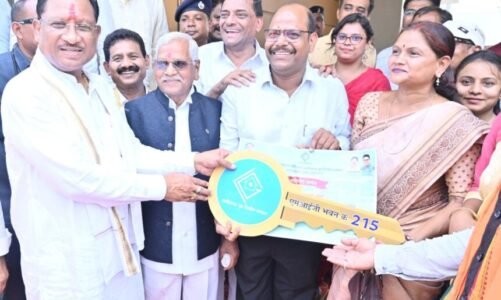 औचक दौरे पर अछोटी पहुंचे मुख्यमंत्री साय, निर्माणाधीन महतारी सदन का लिया जायजा, पानी से की तराई, अटल आवास के हितग्राहियों सौंपी चाबी