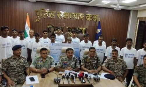 सुकमा में नक्सल मोर्चे पर बड़ी सफलता: 18 नक्सलियों ने किया आत्मसमर्पण, 39 लाख का था इनाम