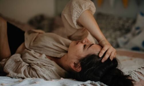 CG- ऑनलाइन हुई विदेशी लड़के से दोस्ती, गिफ्ट में भेजा हीरे की रिंग, लालच में आकर युवती ने किया ये काम, फिर जो हुआ….