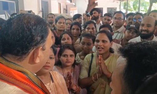 ब्रेकिंग : खतरे में इन कर्मचारियों की नौकरी, तीन महीने से नहीं मिली तनख्वाह, स्वास्थ्य मंत्री जायसवाल ने दिया ये आश्वासन……