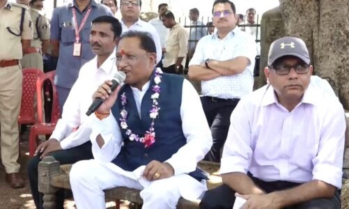 छत्तीसगढ़ के इस जिले में उतरा सीएम साय का हेलीकॉप्टर, बरगद पेड़ के नीचे लगाई चौपाल, की ये बड़ी घोषणाएं….
