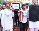 मुख्यमंत्री साय ने शहीद एएसपी आकाश राव गिरपुंजे को दी श्रद्धांजलि : पार्थिव शरीर को कंधा देकर दी अंतिम विदाई
