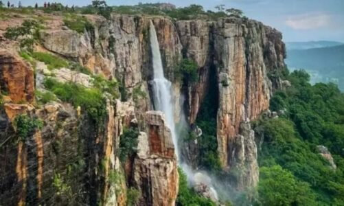 खतरनाक होता पर्यटन: शिशुपाल पहाड़ पर रील और सेल्फी के चक्कर में अब तक 15 मौतें, प्रशासन अलर्ट पर