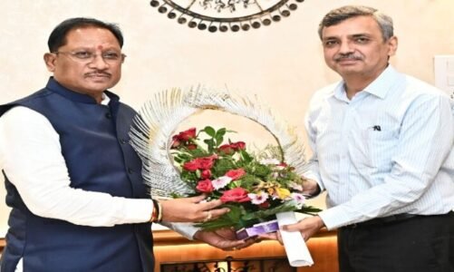 मुख्यमंत्री साय से भारत सरकार में भूमि संसाधन सचिव ने की सौजन्य भेंट