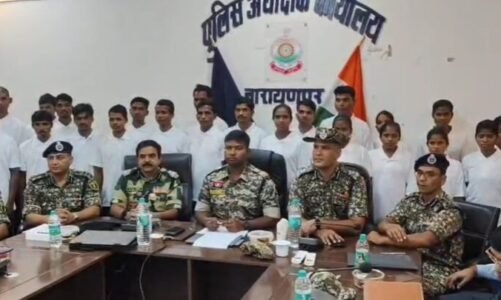 नारायणपुर में 22 नक्सलियों ने किया आत्मसमर्पण, 8 महिला नक्सली भी शामिल, 37.50 लाख रुपये का इनाम था घोषित