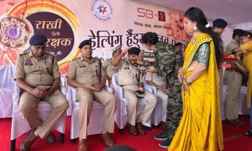 महिलाओं ने जवानों की कलाई में बांधी प्रेम की डोर, कहा- जब आप जागते हैं, तभी हम चैन से सो पाते हैं…