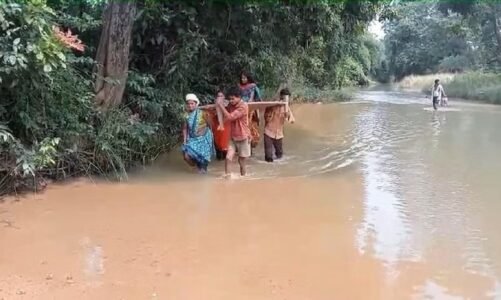 CG : प्रसाशन की नाकामी से गई नवजात की जान, पानी भरे होने से नहीं पहुंच पाया एम्बुलेंस