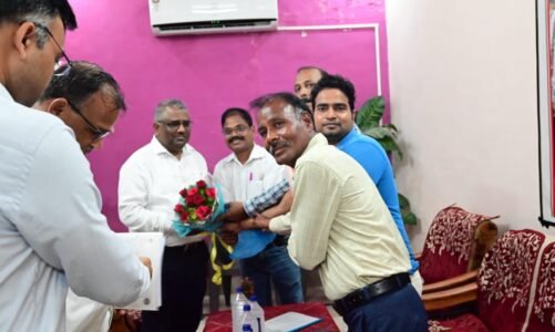 CGwatch साउथ ईस्ट सेंट्रल रेलवे मजदूर कांग्रेस शाखा पेंड्रा रोड ने वरिष्ठ पदाधिकारी के मार्गदर्शन में महाप्रबंधक को सौंपा ज्ञापन