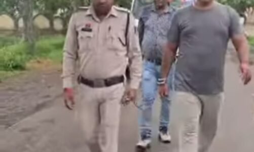 CGwatch पुलिस ने कुल्हाड़ी से हत्या करने की नीयत से हमला करने वाले आरोपी सूरज तिवारी को गिरफ्तार करके उसे न्यायिक रिमांड में भेज दिया