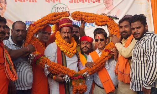 *कार्यक्रर्ताओं की सक्रियता देख मन उत्साहित हो गया:प्रदेश अध्यक्ष आलोक ठाकुर* *किसान मोर्चा प्रदेश अध्यक्ष आलोक सिंह ठाकुर का देवरीखुर्द में आतिशी स्वागत*