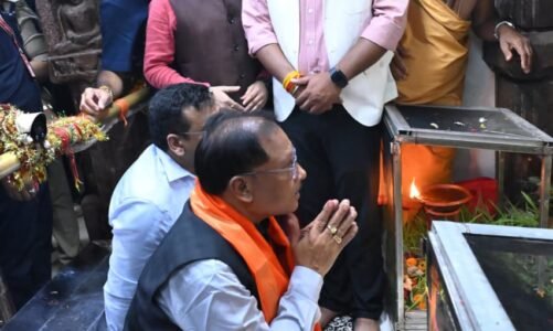 मुख्यमंत्री ने महामाया मंदिर में की पूजा-अर्चना