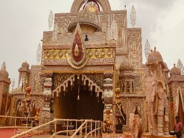 CG : यहां बना छत्तीसगढ़ का सबसे बड़ा दुर्गा पंडाल, इतने लाख वर्गफुट में बनकर हुआ तैयार, माता की प्रतिमा भी है खास…..