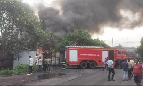 CG – ऑयल फैक्ट्री में लगी भीषण आग, आसमान में उठे काले धुएं के गुब्बारे, इलाके में मची अफरा-तफरी…..