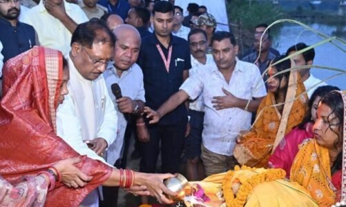 मुख्यमंत्री साय ने जशपुर में दुलदुला छठ घाट में सूर्य को दिया अर्घ्य: प्रदेश की सुख-समृद्धि और खुशहाली की कामना की