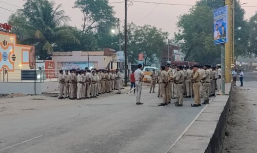 CGWATCH शिवरीनारायण नगर में विकास कार्यों के तहत मंदिर और मदरसा हटाने की गई कार्रवाई ।