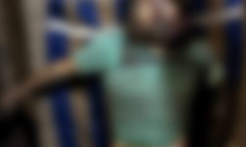 बंद गाड़ी में मिली अज्ञात युवक की सड़ी-गली लाश, इलाके में फैली सनसनी