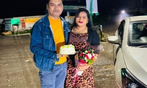 स्वास्थ्य मंत्री जायसवाल के निजी सहायक ने मनाया सड़क पर अपनी पत्नी का बर्थडे, FIR दर्ज