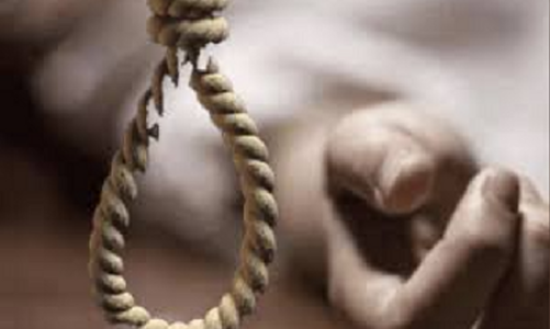 दिल दहला देने वाली वारदात: शराब के नशे में पत्नी को मारकर ट्रक ड्राइवर ने फांसी लगाकर की आत्महत्या….