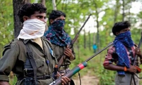 तेलंगाना डीजीपी के समक्ष 37 माओवादियों ने किया आत्मसमर्पण