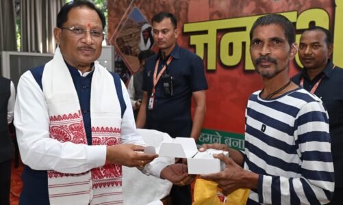 मुख्यमंत्री विष्णुदेव साय ने समझी पीड़ा, तुरंत बढ़ाया कदम – रमन निर्मलकर को सौंपा श्रवण यंत्र