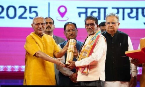 CG : उप राष्ट्रपति सीपी राधाकृष्णन ने छत्तीसगढ़ के 34 अलंकरण से 37 विभूतियों एवं 4 संस्थाओं को किया सम्मानित