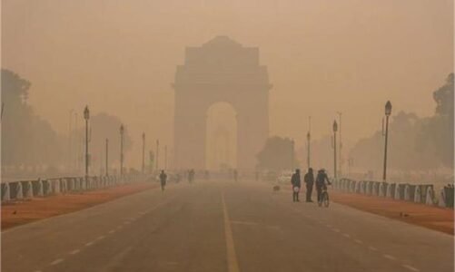 दिल्ली में सांस लेना हुआ मुश्किल, AQI पहुंचा 400 के पार, ‘रेड जोन’ में राजधानी