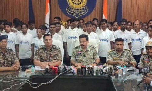 बस्तर में लगातार सरेंडर से नक्सल तंत्र ढहा, दंतेवाड़ा में फिर 37 माओवादी मुख्यधारा में लौटे