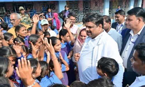 पोटिया प्राइमरी एवं मिडिल स्कूल का शिक्षा मंत्री गजेन्द्र यादव ने किया निरीक्षण