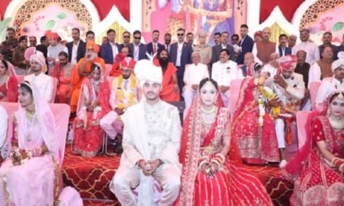 सामूहिक विवाह समारोह : मुख्यमंत्री ने अपने बेटे की शादी सामूहिक विवाह में रचाई