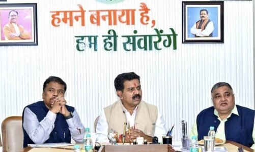 महान संत कबीर साहेब के पवित्र धाम दामाखेड़ा आश्रम में पर्यटन मंत्री राजेश अग्रवाल का धर्मगुरु प्रकाश मुनिनाम से सौजन्य भेंट