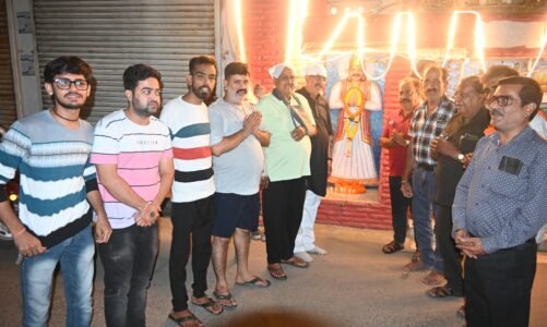 मोम बत्तियां जलाकर संत कंवर राम साहब जी को दी गई श्रद्धांजलि