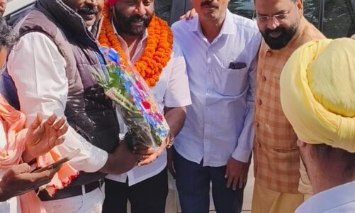 श्रीवास भवन में शिव हनुमान सेन जी महराज की मंदिर स्थापित प्राण प्रतिष्ठा में पहुंचे कांग्रेस नेता और समाज के अध्यक्ष त्रिलोक श्रीवास गायत्री परिवार के द्वारा निकाली गई भव्य कलश यात्रा