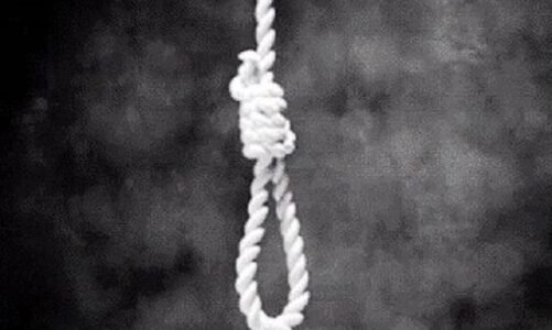 पेड़ में फांसी के फंदे से लटका मिला नाबालिग छात्र का शव, परिवार में पसरा मातम