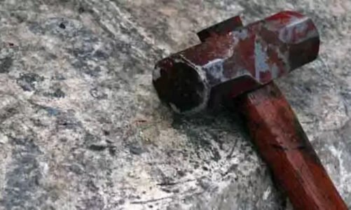 CG – परिवार की नाराजगी से अलग हुए प्रेमी ने उठाया खौफनाक कदम, प्रेमिका की माँ से लिया बदला, हथौड़े से फोड़ा सिर, फिर जो हुआ…..