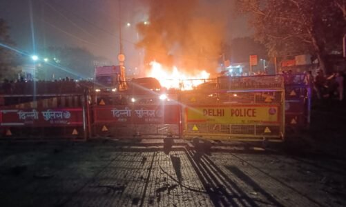 BREAKING NEWS : देखिए लाल किले के पास हुए बम धमाके की खौफनाक तस्वीरें, 8 लोगों की मौत