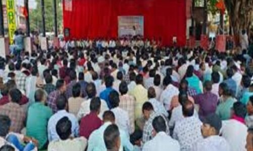 धान खरीदी पर गहराया संकट, खरीदी से पहले ही कम्प्यूटर ऑपरेटर्स-कर्मचारियों ने की अनिश्चितकालीन हड़ताल