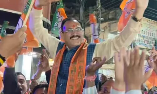 रिंकिया के पापा’ की धुन पर झूमे स्वास्थ्य मंत्री: NDA की ऐतिहासिक जीत का छत्तीसगढ़ में जश्न